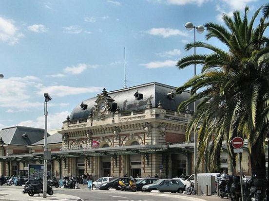 Appartement 2 Pieces En Etage Eleve, Centre-Ville Au Calme, Petite Vue Mer ニース エクステリア 写真